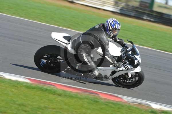 Motorcycle action photographs;Trackday digital images;event digital images;eventdigitalimages;no limits trackday;peter wileman photography;snetterton;snetterton circuit norfolk;snetterton photographs;trackday;trackday photos