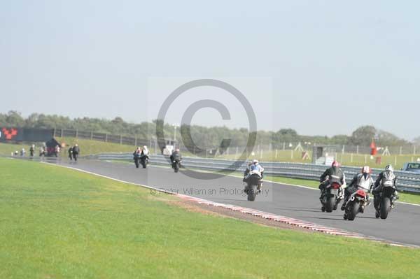 Motorcycle action photographs;Trackday digital images;event digital images;eventdigitalimages;no limits trackday;peter wileman photography;snetterton;snetterton circuit norfolk;snetterton photographs;trackday;trackday photos