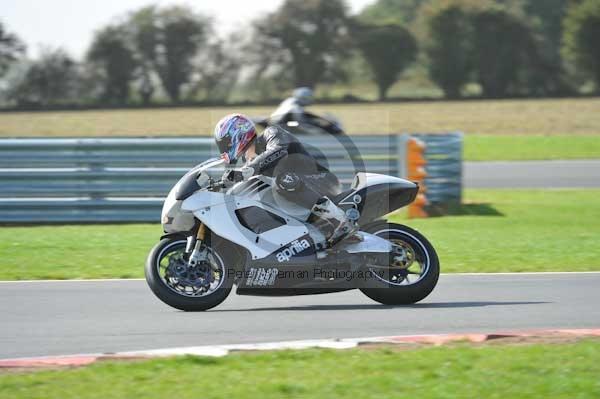 Motorcycle action photographs;Trackday digital images;event digital images;eventdigitalimages;no limits trackday;peter wileman photography;snetterton;snetterton circuit norfolk;snetterton photographs;trackday;trackday photos