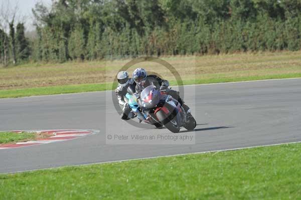 Motorcycle action photographs;Trackday digital images;event digital images;eventdigitalimages;no limits trackday;peter wileman photography;snetterton;snetterton circuit norfolk;snetterton photographs;trackday;trackday photos