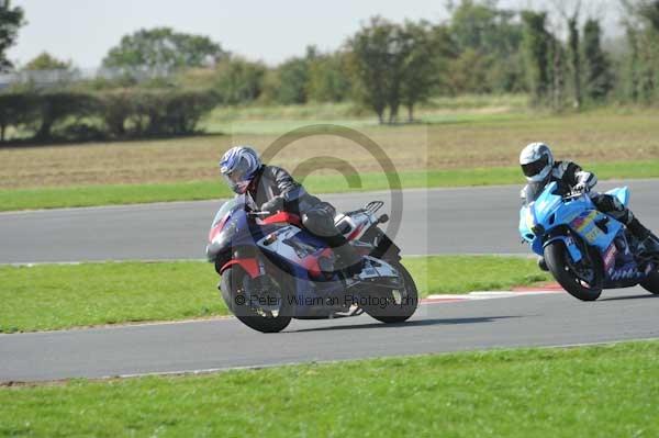 Motorcycle action photographs;Trackday digital images;event digital images;eventdigitalimages;no limits trackday;peter wileman photography;snetterton;snetterton circuit norfolk;snetterton photographs;trackday;trackday photos