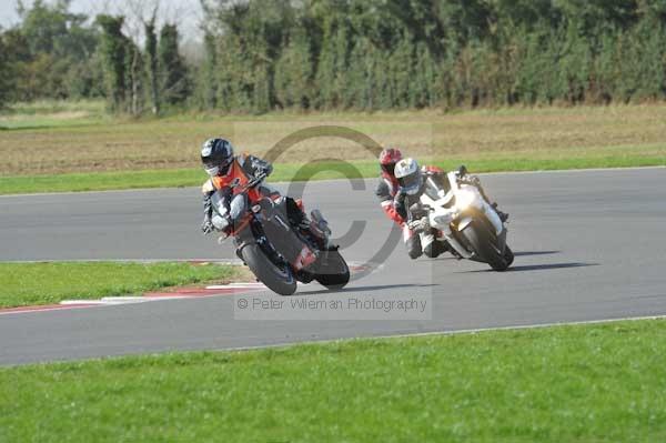 Motorcycle action photographs;Trackday digital images;event digital images;eventdigitalimages;no limits trackday;peter wileman photography;snetterton;snetterton circuit norfolk;snetterton photographs;trackday;trackday photos