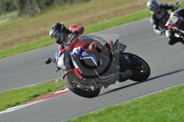 Motorcycle action photographs;Trackday digital images;event digital images;eventdigitalimages;no limits trackday;peter wileman photography;snetterton;snetterton circuit norfolk;snetterton photographs;trackday;trackday photos