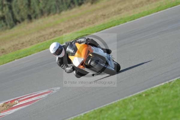 Motorcycle action photographs;Trackday digital images;event digital images;eventdigitalimages;no limits trackday;peter wileman photography;snetterton;snetterton circuit norfolk;snetterton photographs;trackday;trackday photos