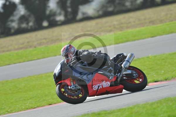 Motorcycle action photographs;Trackday digital images;event digital images;eventdigitalimages;no limits trackday;peter wileman photography;snetterton;snetterton circuit norfolk;snetterton photographs;trackday;trackday photos