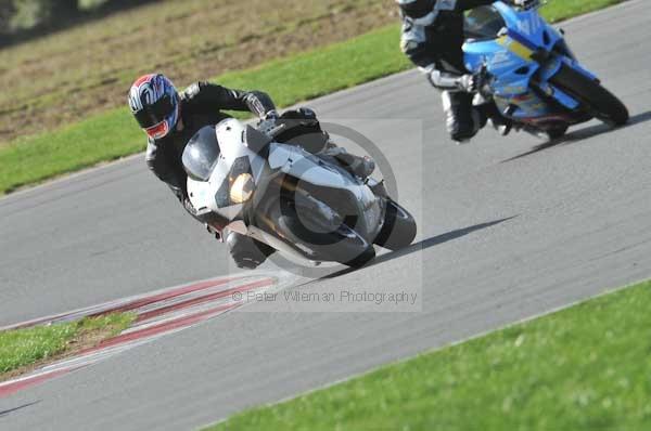 Motorcycle action photographs;Trackday digital images;event digital images;eventdigitalimages;no limits trackday;peter wileman photography;snetterton;snetterton circuit norfolk;snetterton photographs;trackday;trackday photos