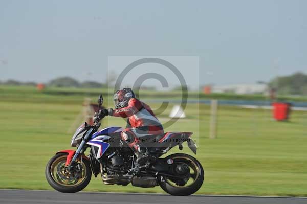 Motorcycle action photographs;Trackday digital images;event digital images;eventdigitalimages;no limits trackday;peter wileman photography;snetterton;snetterton circuit norfolk;snetterton photographs;trackday;trackday photos