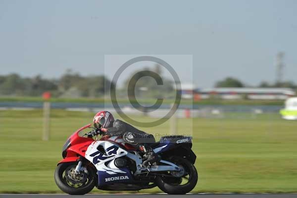 Motorcycle action photographs;Trackday digital images;event digital images;eventdigitalimages;no limits trackday;peter wileman photography;snetterton;snetterton circuit norfolk;snetterton photographs;trackday;trackday photos