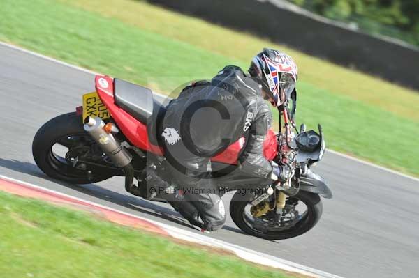 Motorcycle action photographs;Trackday digital images;event digital images;eventdigitalimages;no limits trackday;peter wileman photography;snetterton;snetterton circuit norfolk;snetterton photographs;trackday;trackday photos