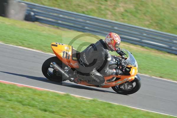 Motorcycle action photographs;Trackday digital images;event digital images;eventdigitalimages;no limits trackday;peter wileman photography;snetterton;snetterton circuit norfolk;snetterton photographs;trackday;trackday photos