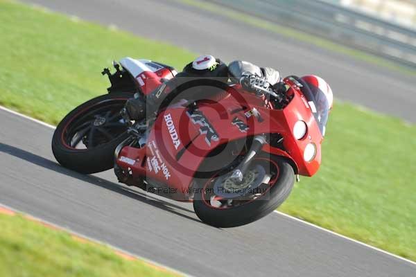 Motorcycle action photographs;Trackday digital images;event digital images;eventdigitalimages;no limits trackday;peter wileman photography;snetterton;snetterton circuit norfolk;snetterton photographs;trackday;trackday photos