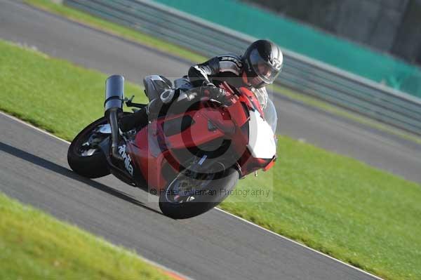 Motorcycle action photographs;Trackday digital images;event digital images;eventdigitalimages;no limits trackday;peter wileman photography;snetterton;snetterton circuit norfolk;snetterton photographs;trackday;trackday photos