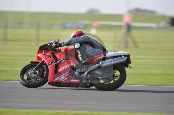 Motorcycle action photographs;Trackday digital images;event digital images;eventdigitalimages;no limits trackday;peter wileman photography;snetterton;snetterton circuit norfolk;snetterton photographs;trackday;trackday photos