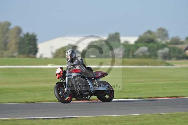 Motorcycle action photographs;Trackday digital images;event digital images;eventdigitalimages;no limits trackday;peter wileman photography;snetterton;snetterton circuit norfolk;snetterton photographs;trackday;trackday photos