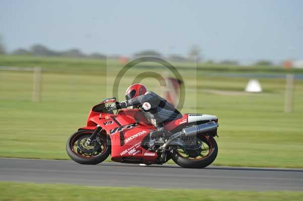 Motorcycle action photographs;Trackday digital images;event digital images;eventdigitalimages;no limits trackday;peter wileman photography;snetterton;snetterton circuit norfolk;snetterton photographs;trackday;trackday photos