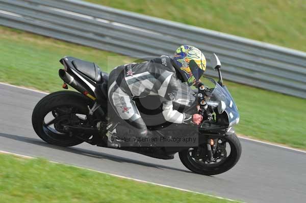 Motorcycle action photographs;Trackday digital images;event digital images;eventdigitalimages;no limits trackday;peter wileman photography;snetterton;snetterton circuit norfolk;snetterton photographs;trackday;trackday photos