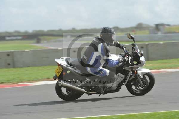 Motorcycle action photographs;Trackday digital images;event digital images;eventdigitalimages;no limits trackday;peter wileman photography;snetterton;snetterton circuit norfolk;snetterton photographs;trackday;trackday photos