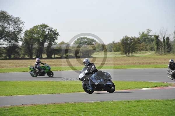 Motorcycle action photographs;Trackday digital images;event digital images;eventdigitalimages;no limits trackday;peter wileman photography;snetterton;snetterton circuit norfolk;snetterton photographs;trackday;trackday photos