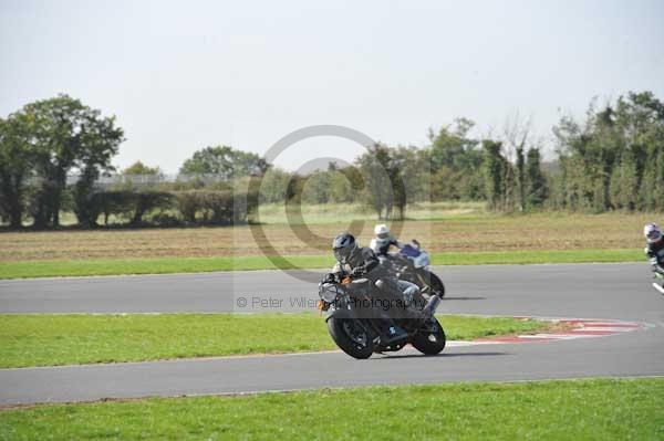 Motorcycle action photographs;Trackday digital images;event digital images;eventdigitalimages;no limits trackday;peter wileman photography;snetterton;snetterton circuit norfolk;snetterton photographs;trackday;trackday photos