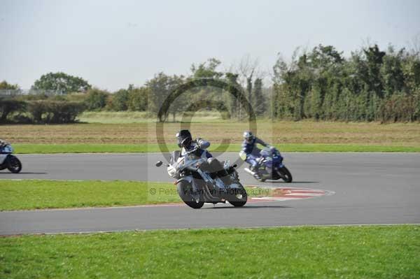 Motorcycle action photographs;Trackday digital images;event digital images;eventdigitalimages;no limits trackday;peter wileman photography;snetterton;snetterton circuit norfolk;snetterton photographs;trackday;trackday photos