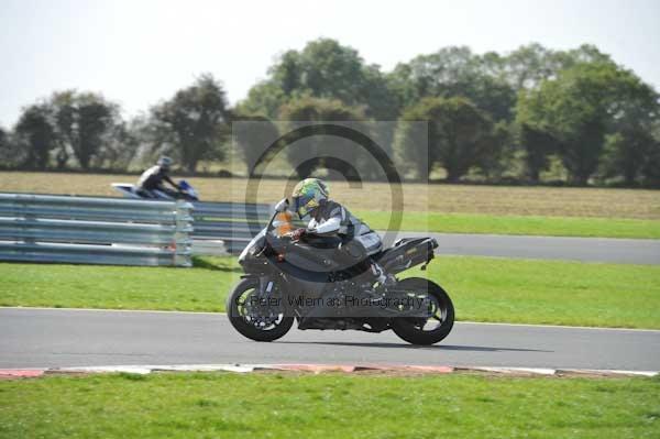 Motorcycle action photographs;Trackday digital images;event digital images;eventdigitalimages;no limits trackday;peter wileman photography;snetterton;snetterton circuit norfolk;snetterton photographs;trackday;trackday photos