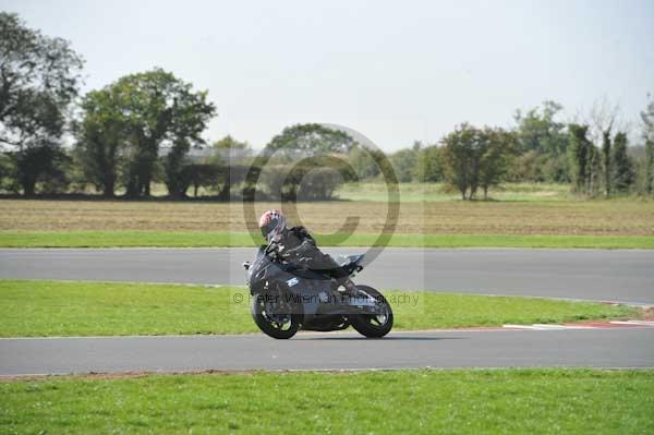 Motorcycle action photographs;Trackday digital images;event digital images;eventdigitalimages;no limits trackday;peter wileman photography;snetterton;snetterton circuit norfolk;snetterton photographs;trackday;trackday photos