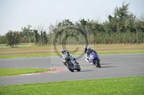 Motorcycle action photographs;Trackday digital images;event digital images;eventdigitalimages;no limits trackday;peter wileman photography;snetterton;snetterton circuit norfolk;snetterton photographs;trackday;trackday photos