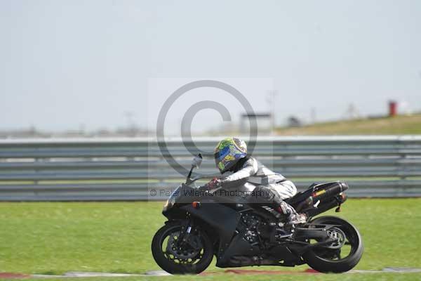 Motorcycle action photographs;Trackday digital images;event digital images;eventdigitalimages;no limits trackday;peter wileman photography;snetterton;snetterton circuit norfolk;snetterton photographs;trackday;trackday photos