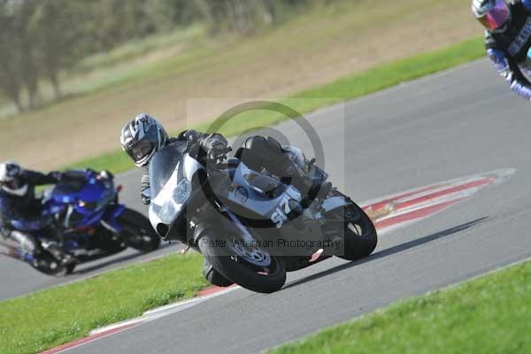 Motorcycle action photographs;Trackday digital images;event digital images;eventdigitalimages;no limits trackday;peter wileman photography;snetterton;snetterton circuit norfolk;snetterton photographs;trackday;trackday photos