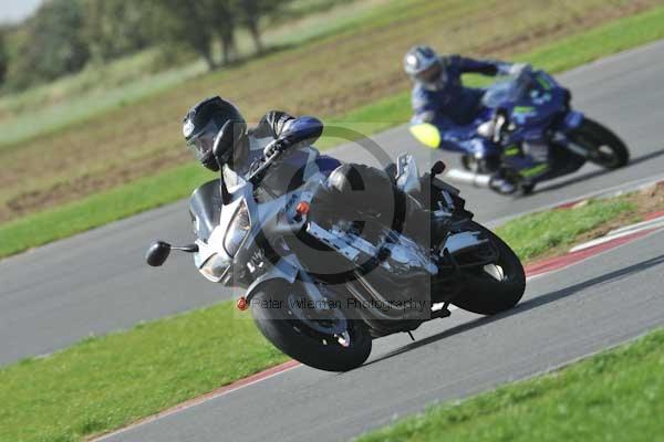 Motorcycle action photographs;Trackday digital images;event digital images;eventdigitalimages;no limits trackday;peter wileman photography;snetterton;snetterton circuit norfolk;snetterton photographs;trackday;trackday photos