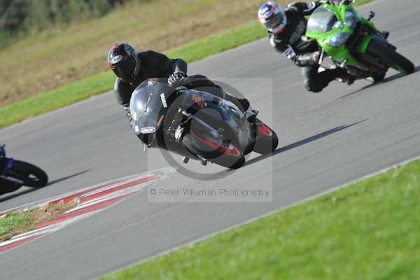 Motorcycle action photographs;Trackday digital images;event digital images;eventdigitalimages;no limits trackday;peter wileman photography;snetterton;snetterton circuit norfolk;snetterton photographs;trackday;trackday photos