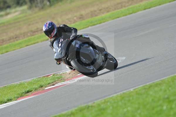 Motorcycle action photographs;Trackday digital images;event digital images;eventdigitalimages;no limits trackday;peter wileman photography;snetterton;snetterton circuit norfolk;snetterton photographs;trackday;trackday photos