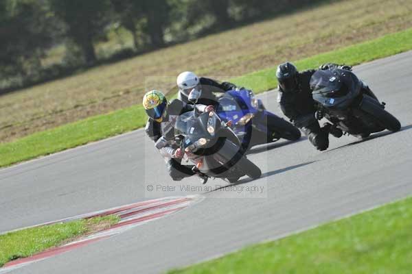 Motorcycle action photographs;Trackday digital images;event digital images;eventdigitalimages;no limits trackday;peter wileman photography;snetterton;snetterton circuit norfolk;snetterton photographs;trackday;trackday photos