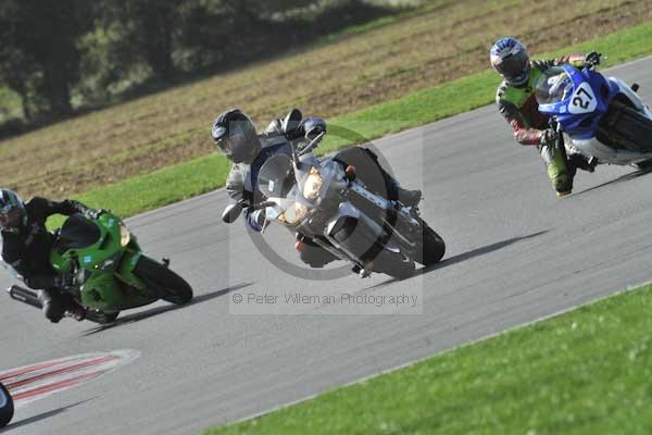 Motorcycle action photographs;Trackday digital images;event digital images;eventdigitalimages;no limits trackday;peter wileman photography;snetterton;snetterton circuit norfolk;snetterton photographs;trackday;trackday photos