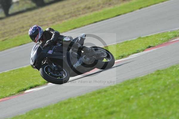 Motorcycle action photographs;Trackday digital images;event digital images;eventdigitalimages;no limits trackday;peter wileman photography;snetterton;snetterton circuit norfolk;snetterton photographs;trackday;trackday photos