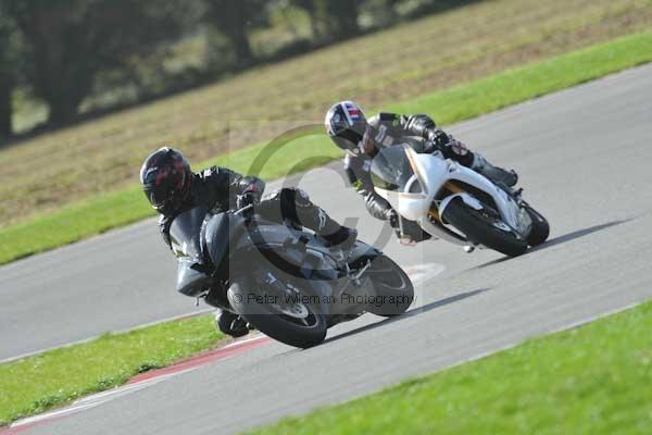 Motorcycle action photographs;Trackday digital images;event digital images;eventdigitalimages;no limits trackday;peter wileman photography;snetterton;snetterton circuit norfolk;snetterton photographs;trackday;trackday photos