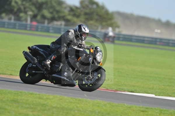 Motorcycle action photographs;Trackday digital images;event digital images;eventdigitalimages;no limits trackday;peter wileman photography;snetterton;snetterton circuit norfolk;snetterton photographs;trackday;trackday photos