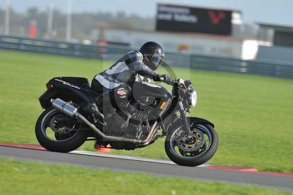 Motorcycle action photographs;Trackday digital images;event digital images;eventdigitalimages;no limits trackday;peter wileman photography;snetterton;snetterton circuit norfolk;snetterton photographs;trackday;trackday photos