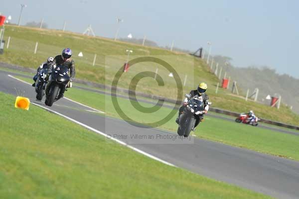 Motorcycle action photographs;Trackday digital images;event digital images;eventdigitalimages;no limits trackday;peter wileman photography;snetterton;snetterton circuit norfolk;snetterton photographs;trackday;trackday photos