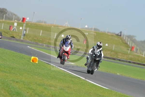 Motorcycle action photographs;Trackday digital images;event digital images;eventdigitalimages;no limits trackday;peter wileman photography;snetterton;snetterton circuit norfolk;snetterton photographs;trackday;trackday photos