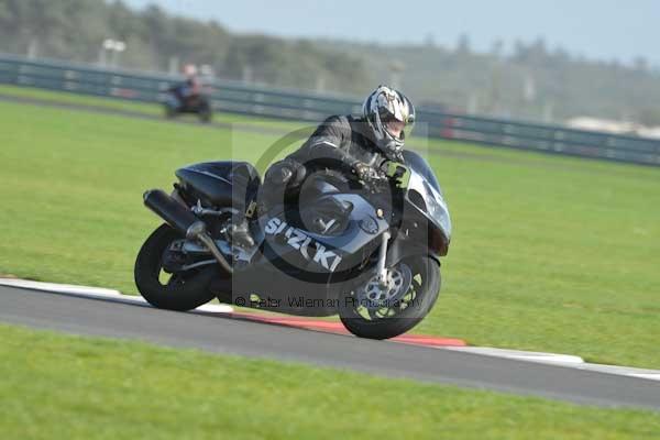 Motorcycle action photographs;Trackday digital images;event digital images;eventdigitalimages;no limits trackday;peter wileman photography;snetterton;snetterton circuit norfolk;snetterton photographs;trackday;trackday photos