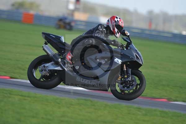 Motorcycle action photographs;Trackday digital images;event digital images;eventdigitalimages;no limits trackday;peter wileman photography;snetterton;snetterton circuit norfolk;snetterton photographs;trackday;trackday photos