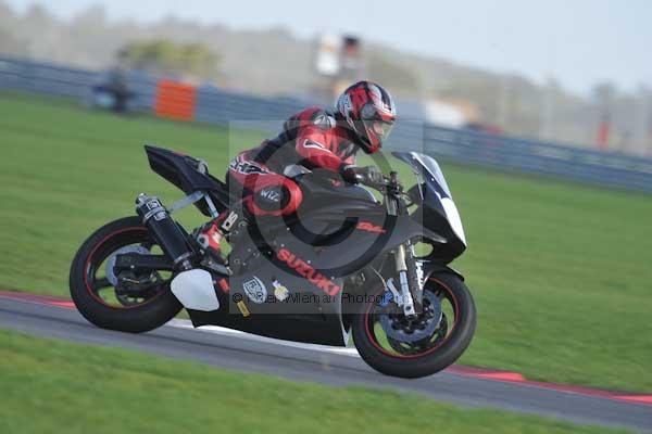 Motorcycle action photographs;Trackday digital images;event digital images;eventdigitalimages;no limits trackday;peter wileman photography;snetterton;snetterton circuit norfolk;snetterton photographs;trackday;trackday photos