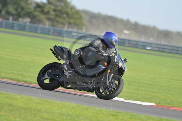 Motorcycle action photographs;Trackday digital images;event digital images;eventdigitalimages;no limits trackday;peter wileman photography;snetterton;snetterton circuit norfolk;snetterton photographs;trackday;trackday photos