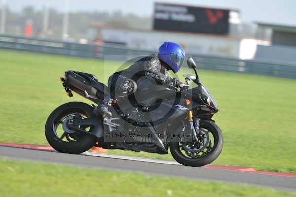 Motorcycle action photographs;Trackday digital images;event digital images;eventdigitalimages;no limits trackday;peter wileman photography;snetterton;snetterton circuit norfolk;snetterton photographs;trackday;trackday photos