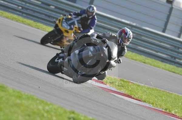 Motorcycle action photographs;Trackday digital images;event digital images;eventdigitalimages;no limits trackday;peter wileman photography;snetterton;snetterton circuit norfolk;snetterton photographs;trackday;trackday photos