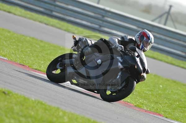 Motorcycle action photographs;Trackday digital images;event digital images;eventdigitalimages;no limits trackday;peter wileman photography;snetterton;snetterton circuit norfolk;snetterton photographs;trackday;trackday photos