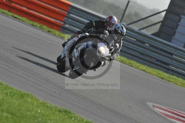 Motorcycle action photographs;Trackday digital images;event digital images;eventdigitalimages;no limits trackday;peter wileman photography;snetterton;snetterton circuit norfolk;snetterton photographs;trackday;trackday photos