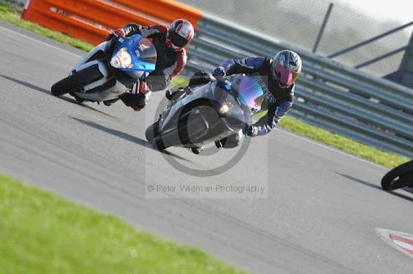 Motorcycle action photographs;Trackday digital images;event digital images;eventdigitalimages;no limits trackday;peter wileman photography;snetterton;snetterton circuit norfolk;snetterton photographs;trackday;trackday photos