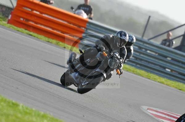 Motorcycle action photographs;Trackday digital images;event digital images;eventdigitalimages;no limits trackday;peter wileman photography;snetterton;snetterton circuit norfolk;snetterton photographs;trackday;trackday photos